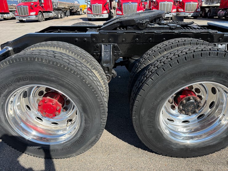 2000-peterbilt-379-image-6