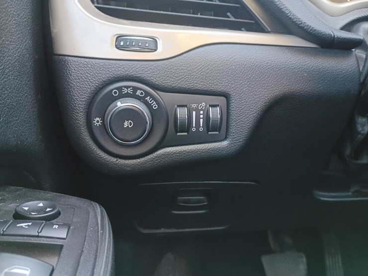2014-jeep-cherokee-image-52