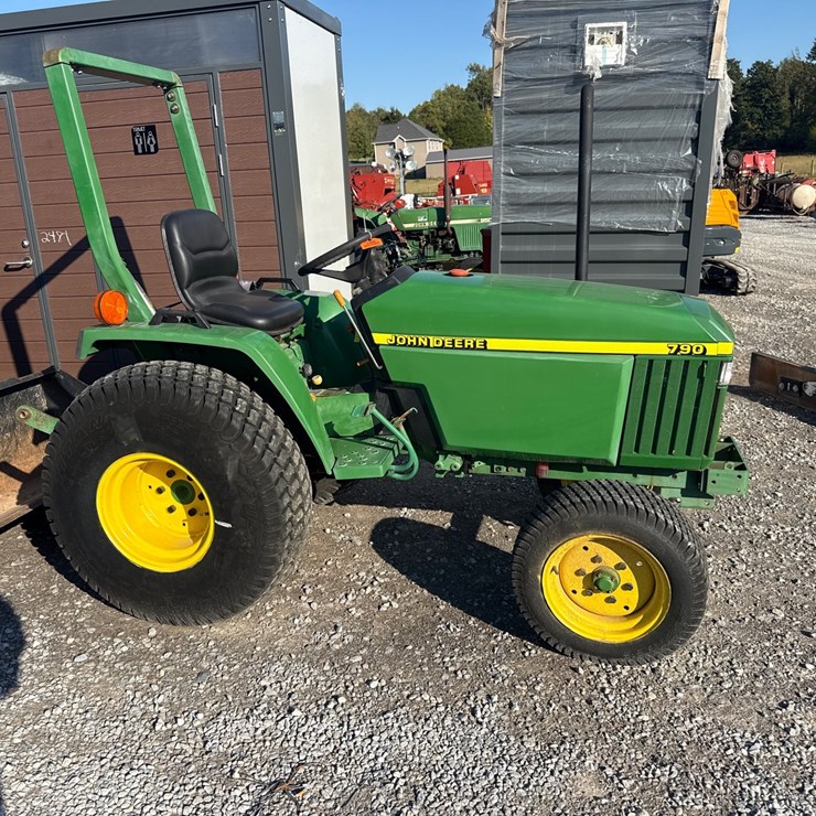 JOHN DEERE 790