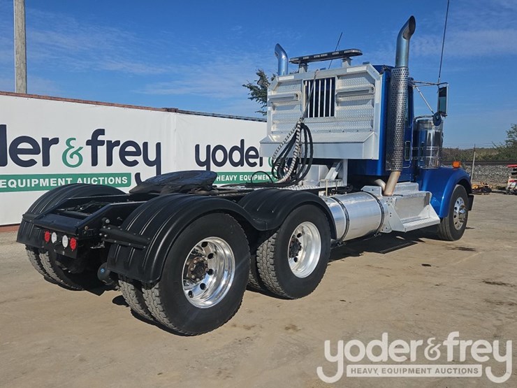2016-kenworth-w900-image-6