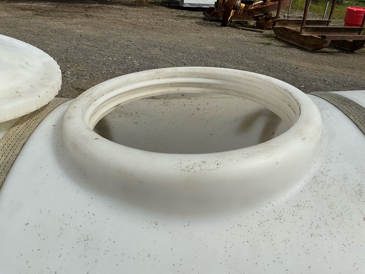 #186-•-polyethylene-horizontal-leg-tank-on-steel-skid-image-5
