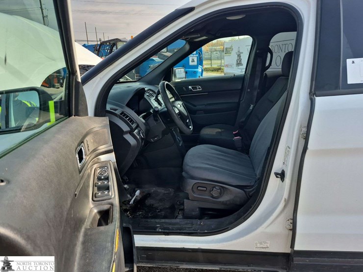 2018-ford-explorer-image-10