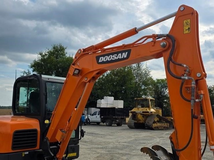 2023-doosan-dx63-3-image-48