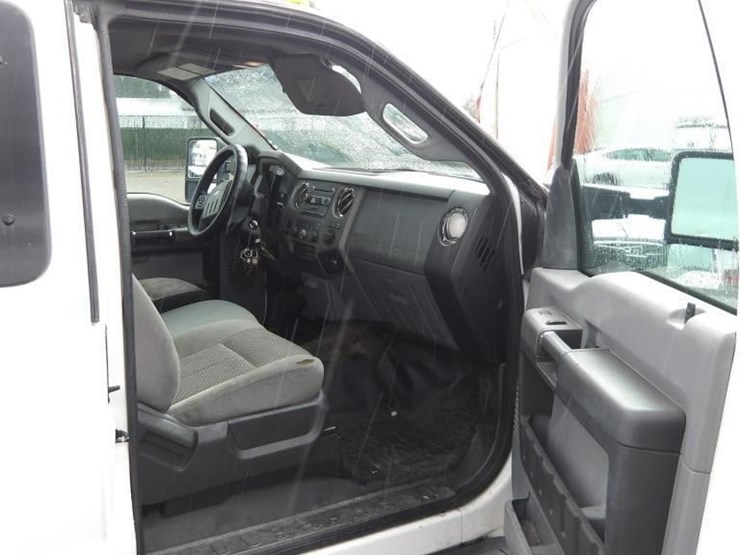 2011-ford-f550-image-14