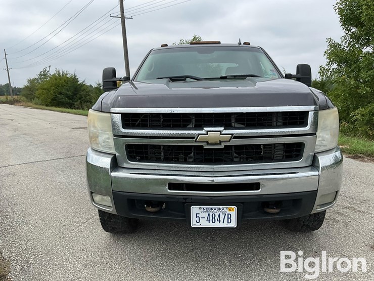 2010-chevrolet-silverado-2500hd-image-2