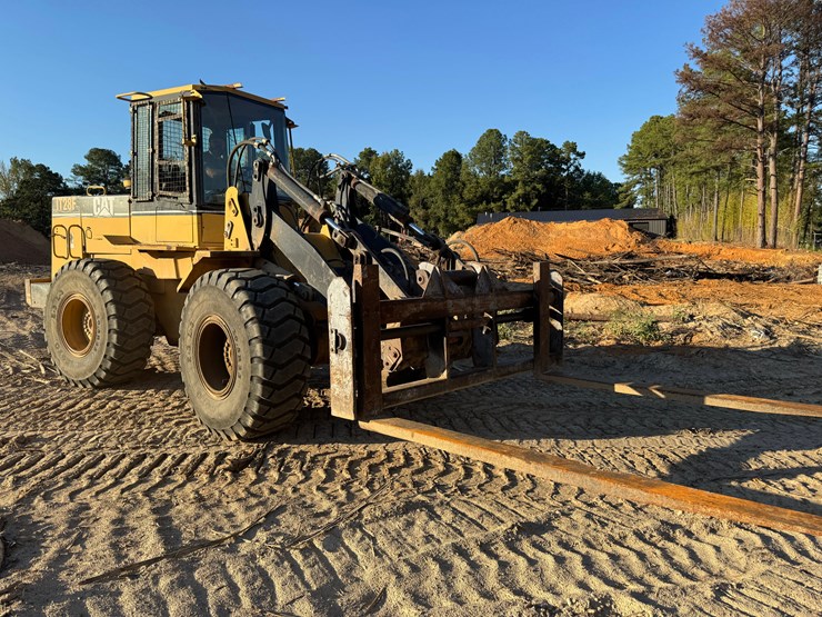 caterpillar-it28f-image-3