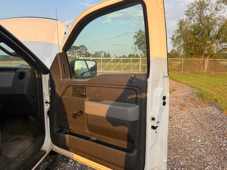 2014-ford-f150-xl-image-38