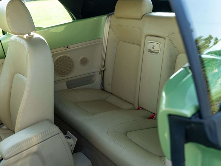 2005-volkswagen-new-beetle-gls-convertible-16,500-original-miles-image-22