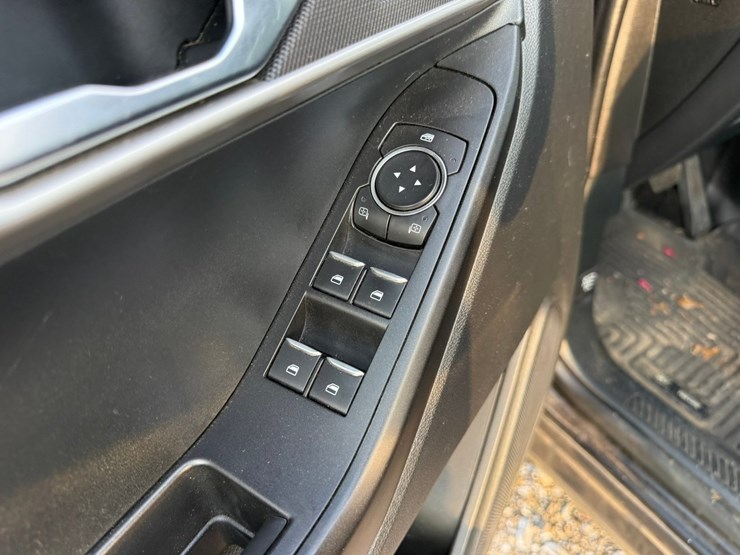 2020-ford-explorer-image-49