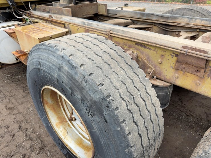 1990-ford-l9000-image-15