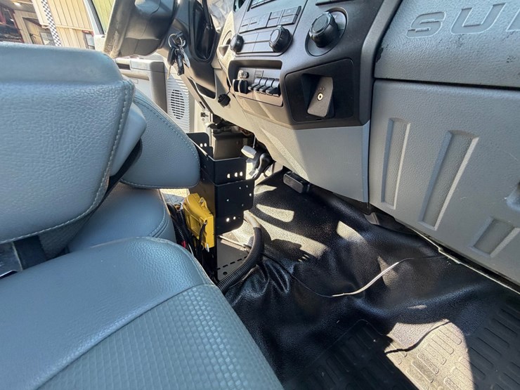 2014-ford-f550-image-18