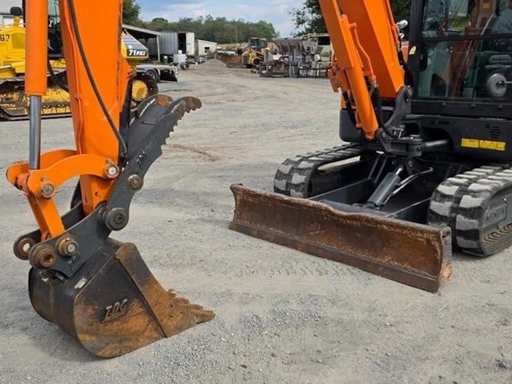 2023-doosan-dx63-3-image-6