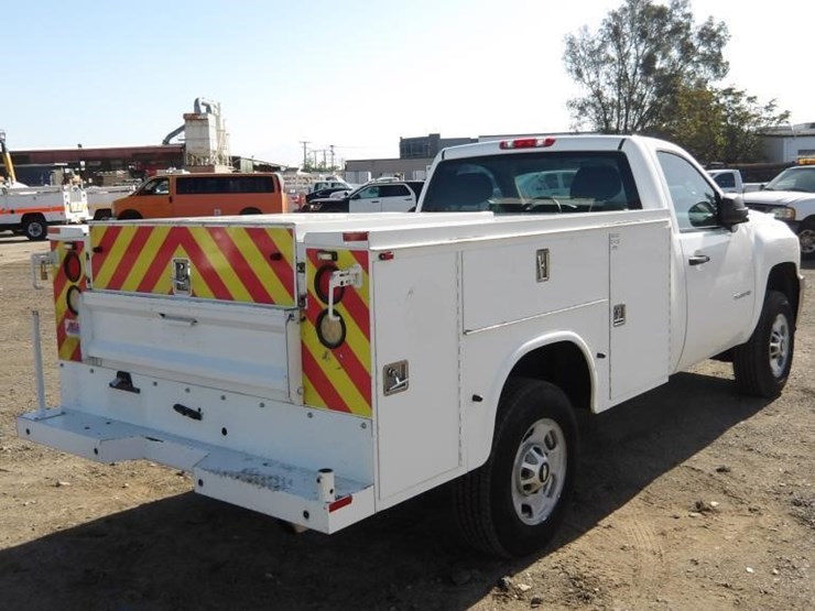 2013-chevrolet-silverado-2500-image-3