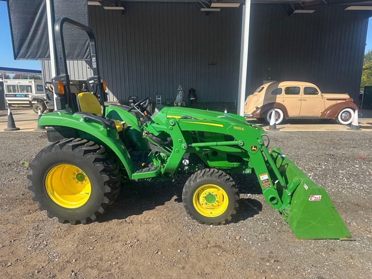 2022-john-deere-3043d-image-2