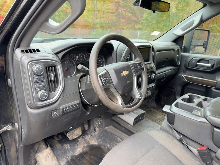 2020-chevrolet-silverado-2500hd-image-24