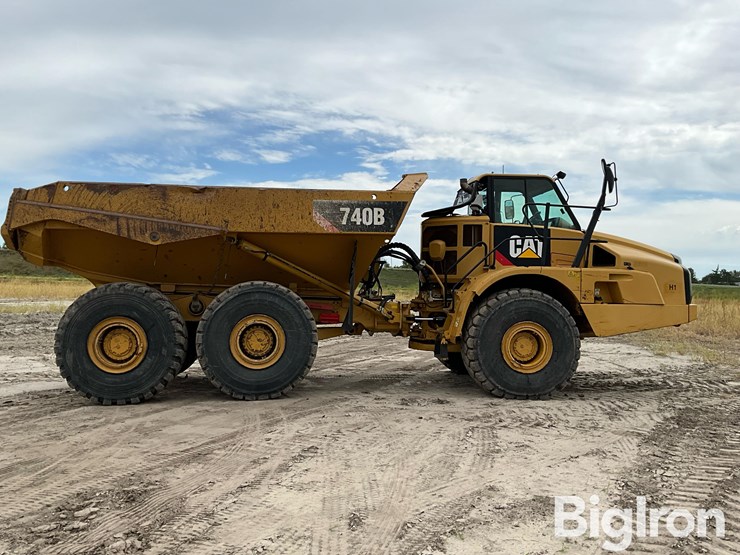 2013-caterpillar-740b-image-4