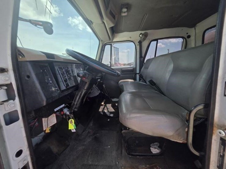 2001-navistar-4700-1htscabm71h369286-image-7