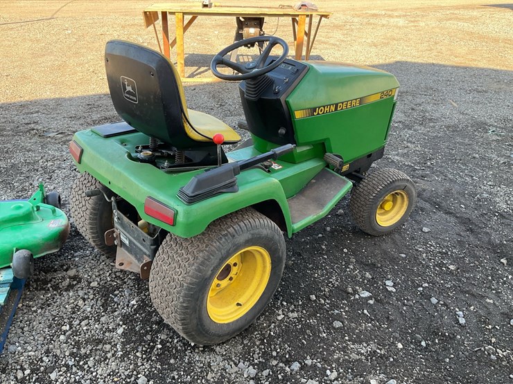 john-deere-240-image-4