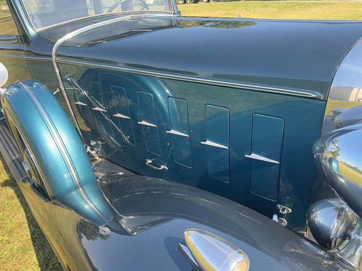 1932-cadillac-v-16-fleetwood-image-73