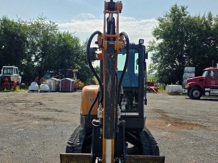 2018-case-cx37c-image-42
