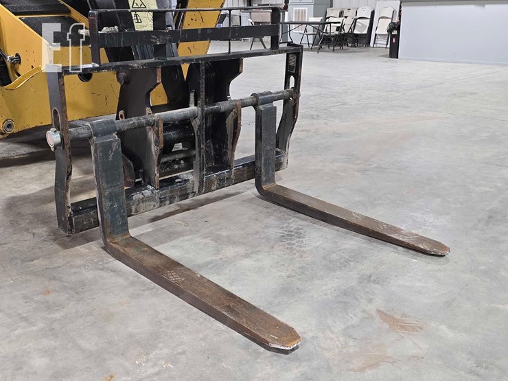 2018-caterpillar-tl943d-image-10