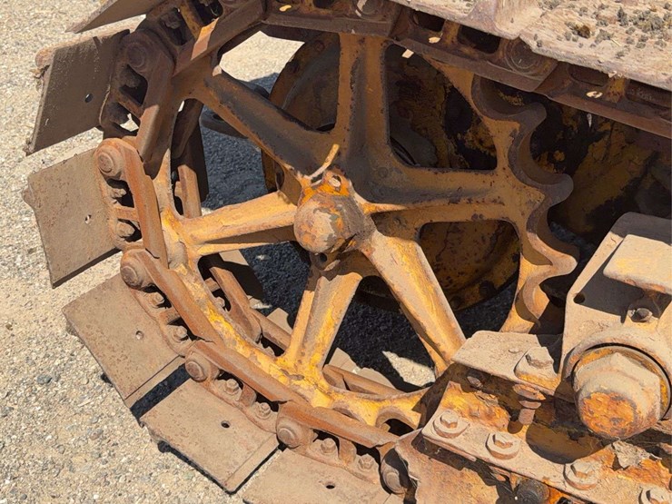 caterpillar-ten-image-19