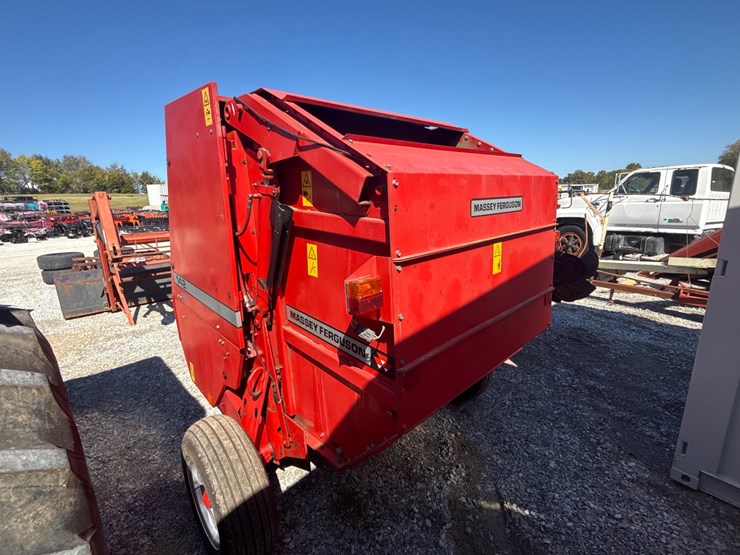 massey-ferguson-142-image-1