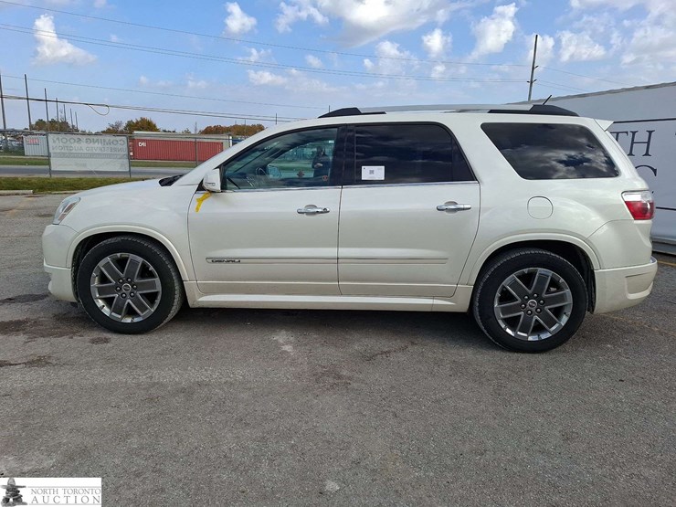 2011-gmc-acadia-image-8