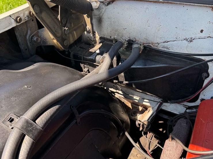 1961-chevrolet-impala-convertible-unrestored-original-image-85