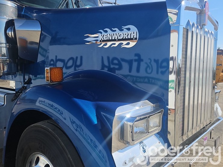 2016-kenworth-w900-image-29