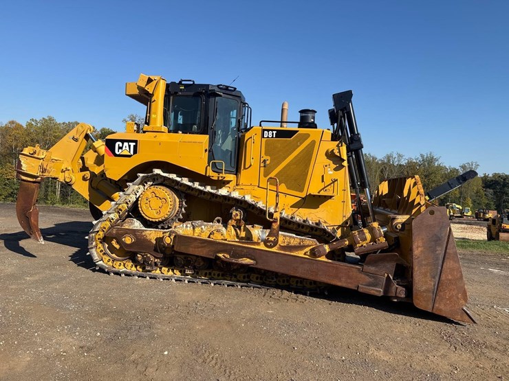 2019-caterpillar-d8t-image-2