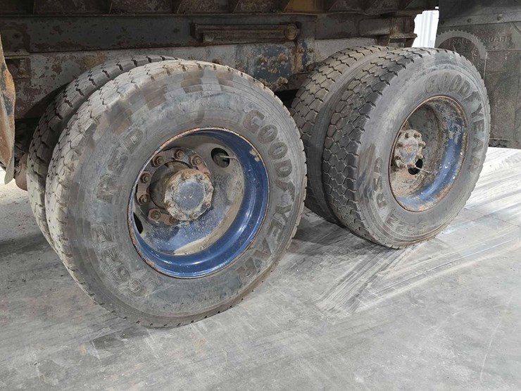 2005-mack-granite-cv713-image-22