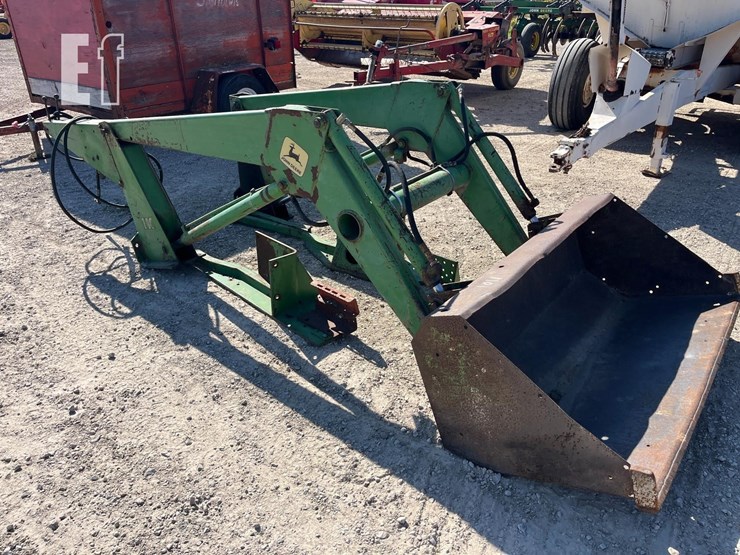 john-deere-loader-&-bucket-image-3