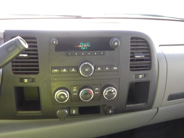 2013-chevrolet-silverado-2500-image-23