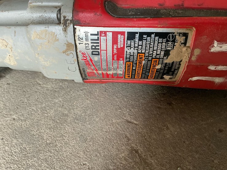 #111-•-milwaukee-0300-20-1/2"-corded-drill-and-black-&-decker-bdeg400-4.5"-angle-grinder-image-5