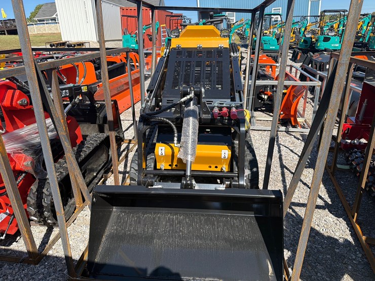 #844-•-cfg-industrial-kjt27-mini-skid-steer-image-1
