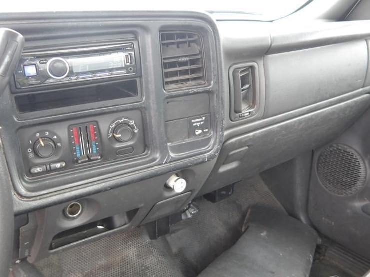 2006-chevrolet-silverado-2500-image-21