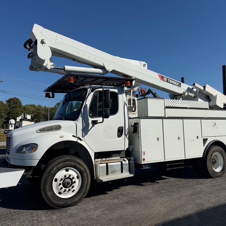 2014 FREIGHTLINER M2 106