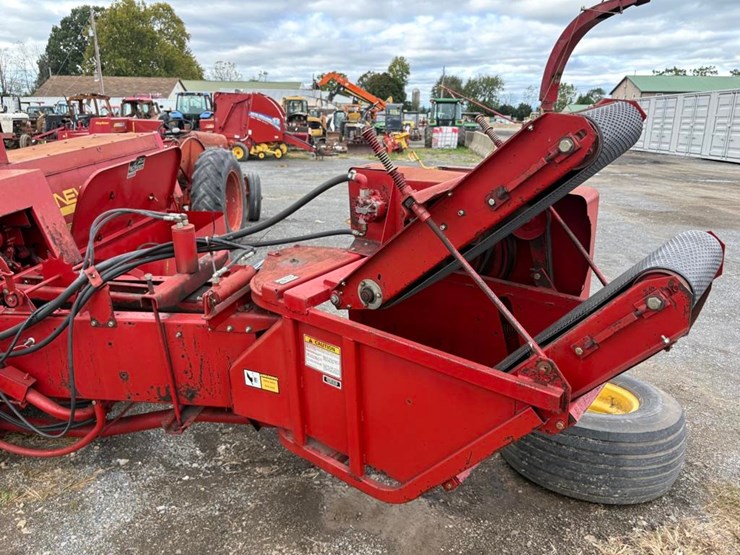 new-holland-570-image-5