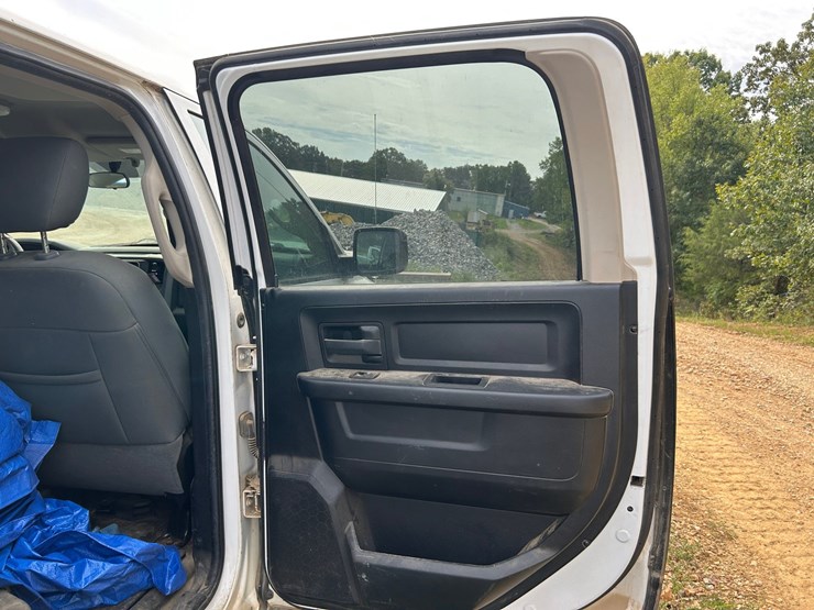 2014-dodge-1500-image-41