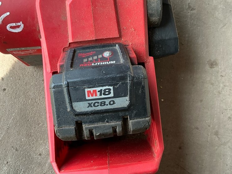 #110-•-milwaukee-m18-fuel-16"-cordless-chainsaw-&-handheld-blower-lot-image-7