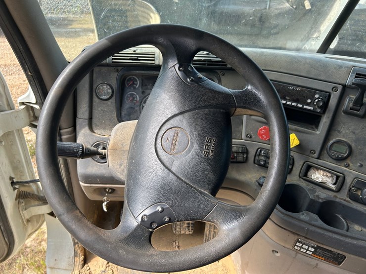 2016-freightliner-cascadia-125-image-77