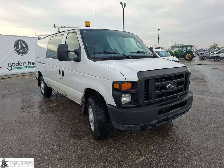 2011-ford-cargo-image-3