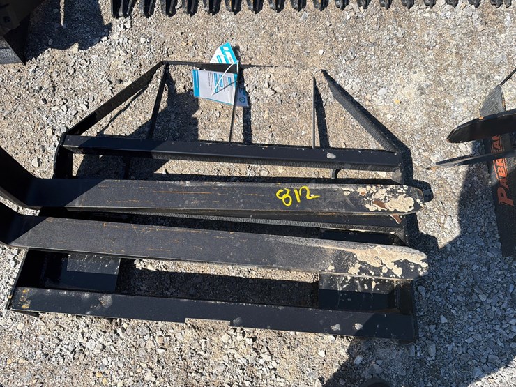 #812-•-agt-48”-skid-steer-pallet-forks-image-1