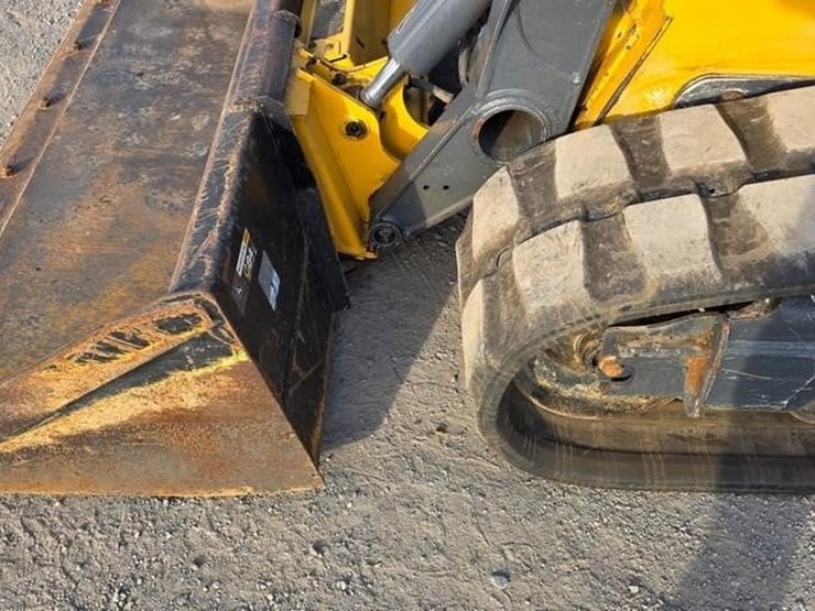 2022-deere-333g-image-31