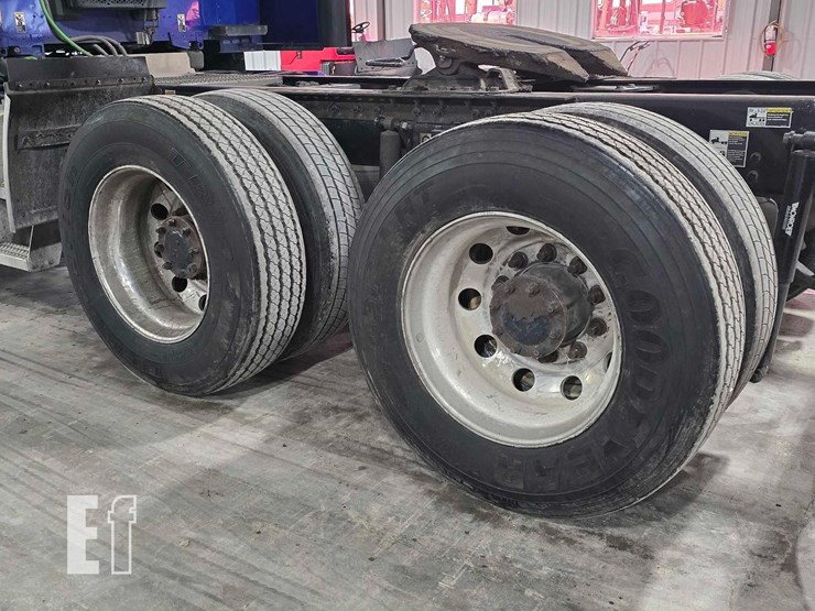 2019-peterbilt-579-image-22