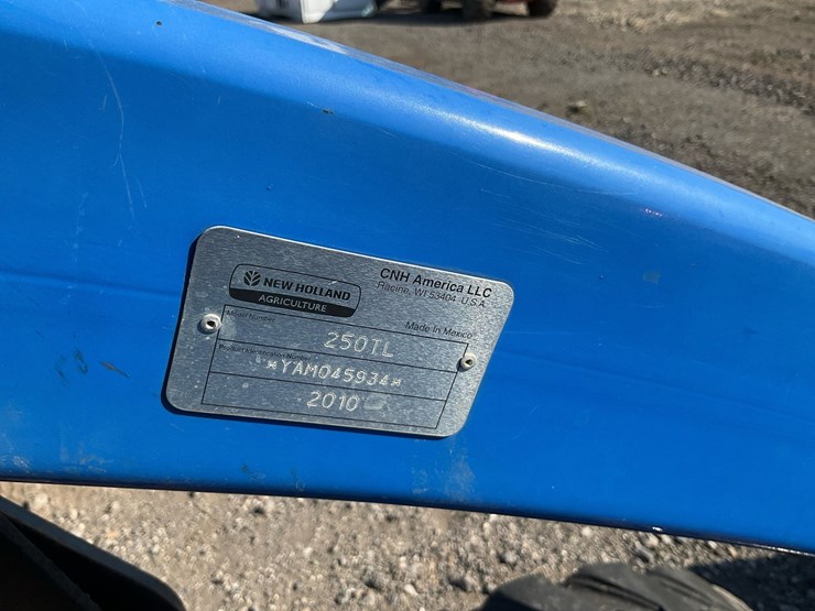 2010-new-holland-boomer-50-image-11