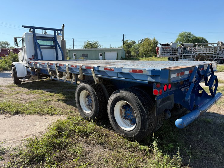 1990-peterbilt-357-image-9