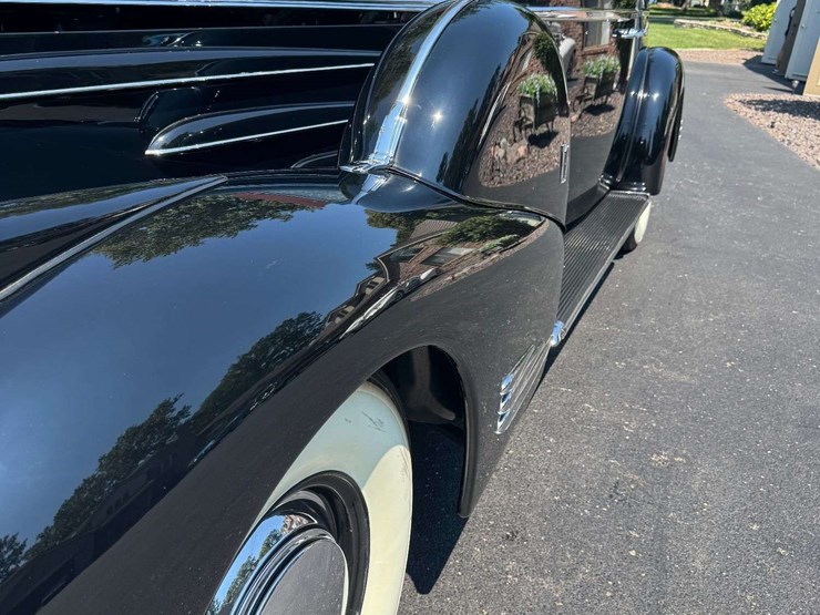 1939-cadillac-series-90-v-16-convertible-coupe-image-11