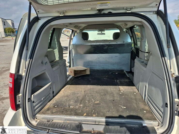 2010-dodge-grand-caravan-image-25